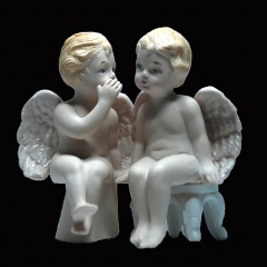 磁器ドール「天使のささやき」